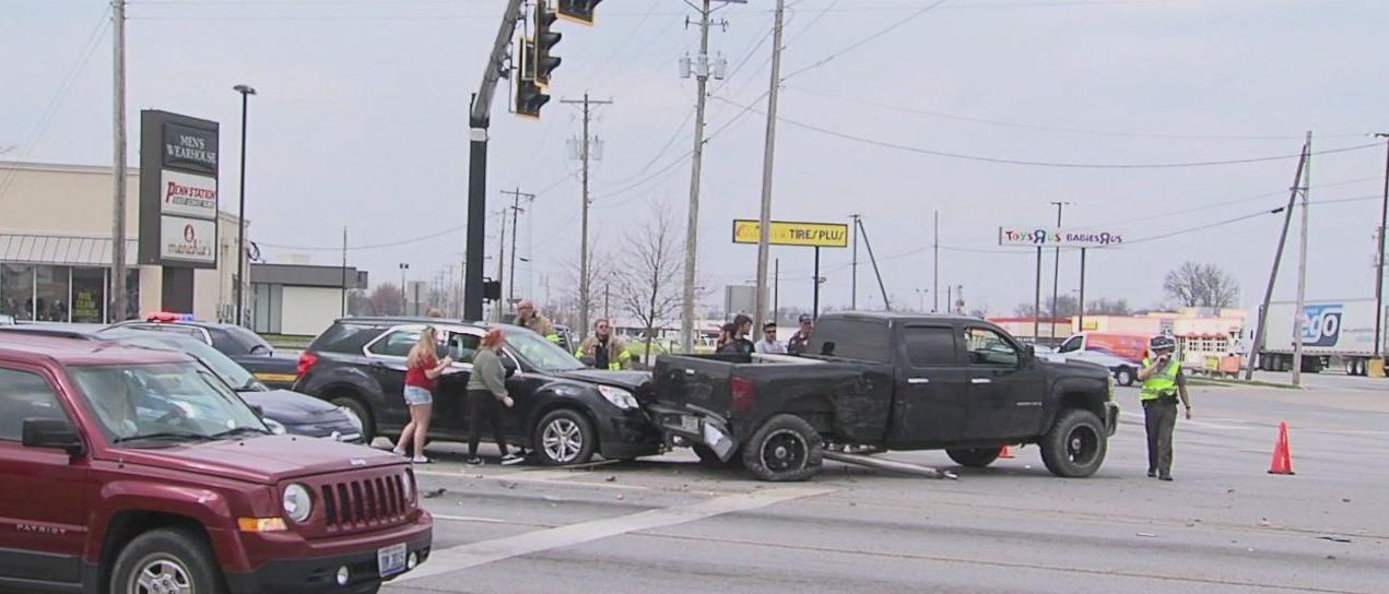 No injuries reported in 3 vehicle crash at Cable and Elida intersection